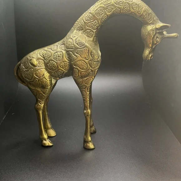 Solid Brass vintage giraffe figurine with a textured hide. 8” tall 8.5” wide - Picture 3 of 12